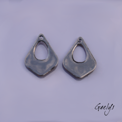 Paire de charm cuivre émaillé pour boucles d'oreille - fond  rouge, pêche - feuillage noir et fleurs oranges