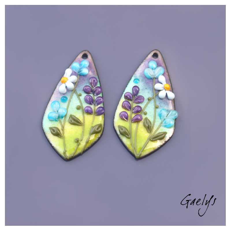 Paire de charm cuivre émaillé pour boucles d'oreille - fond  vert, bleu , violet - feuillage, fleur violette, bleu aqua
