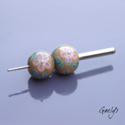 Perles Lampwork à fleurs - duo de perles ronde  -  café au lait / feuillage / fleurette mauve