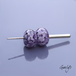 Perles Lampwork florale - duo de perles rondelles - Les hortensias -  violet sur blanc