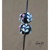 Perles Lampwork à fleurs - duo de perles rondelle 4 fleurs  - fond noir / fleurs violet, ivoire et rose / feuillage