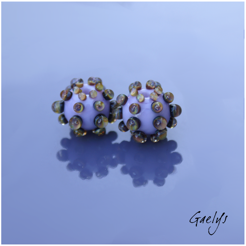 Perles Lampwork à picots oursin - duo de perles rondes avec points - lavande / picots bulle multicolore