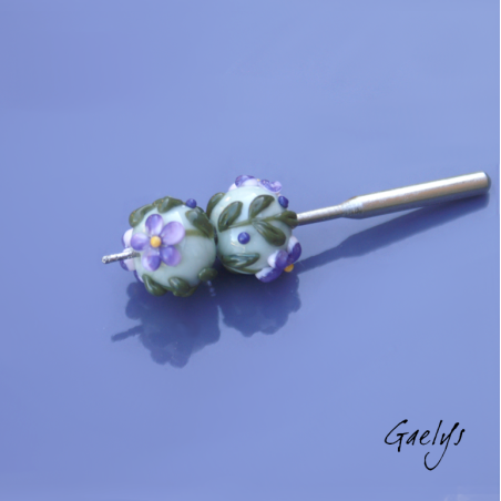 Perles Lampwork à fleurs - duo de perles ronde  -  vert d'eau / feuillage / Paquerettes violette / jaune