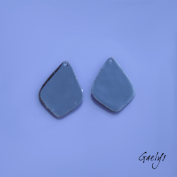 Paire de charm cuivre émaillé pour boucles d'oreille - fond  vert et violet - feuillage, fleur violette, ivoire