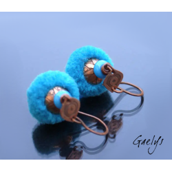Les petits pompons - boucles oreilles cuivre, lampwork et petit pompon textile - montage cuivre eau Fort - Bleu