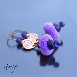 Les petits pompons - boucles oreilles cuivre, lampwork et petit pompon textile - montage cuivre eau Fort - améthyste