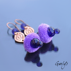 Les petits pompons - boucles oreilles cuivre, lampwork et petit pompon textile - montage cuivre eau Fort - améthyste
