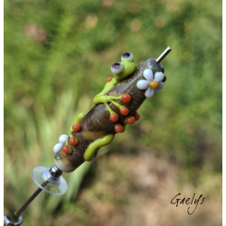 Reserved – Green and orange salamander on a silvered ivory bead – tiny flowers – Glass animals