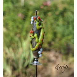 Reservée - Salamandre verte et orange sur perle silvered ivory - fleurettes - Animaux de verre
