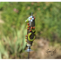 Reserved – Green and orange salamander on a silvered ivory bead – tiny flowers – Glass animals