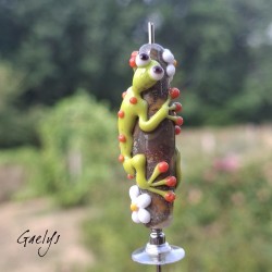 Reserved – Green and orange salamander on a silvered ivory bead – tiny flowers – Glass animals