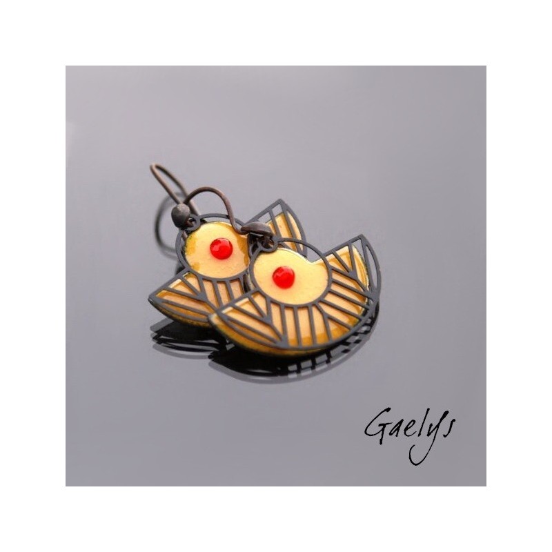 Ani – enamel-on-copper earrings – geometric shape – Gaelys style – mustard yellow – black metal stamping