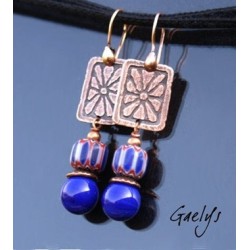 Maréline - boucles oreilles lampwork bleu cobalt - charms en cuivre gravés à l'eau forte