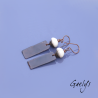 Elenah - boucles d'oreille céramique émaillée, ivoire, cuivre martelé et émaillé, plume