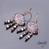 Nuit - boucles d'oreille laiton embossé , peinte en bleu nuit et breloques pilettes - Style Bohême