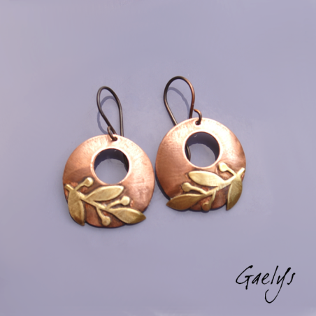 Paix - boucles oreilles cuivre et laiton - charms en cuivre avec des branches d'olivier soudées