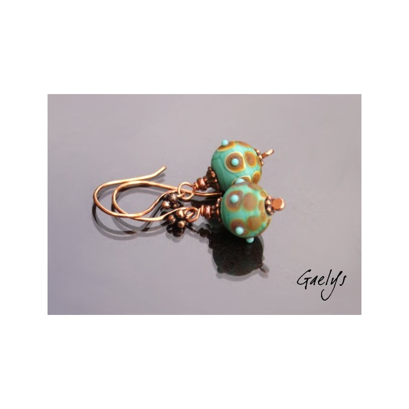 Clara - boucles oreilles lampwork vert turquoise et fauve en verre dépoli - petite caps de Bali métal cuivré et cuivre