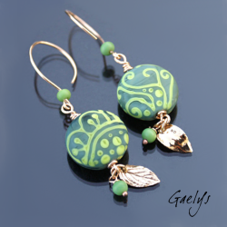 Namu - Frosted pebble earring, stringer pattern, bronze setting - Khaki / Anise green