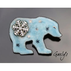 Beber le bear - Petite broche ours - Email sur cuivre - bleu ciel / flocon argent / platine