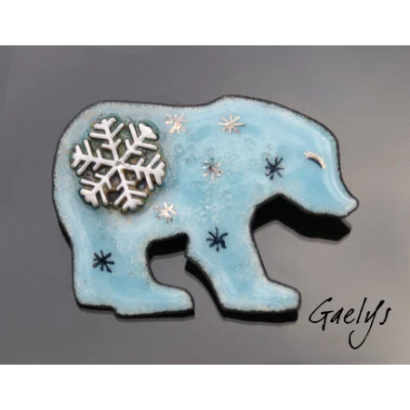Beber le bear - Petite broche ours - Email sur cuivre - bleu ciel / flocon argent / platine