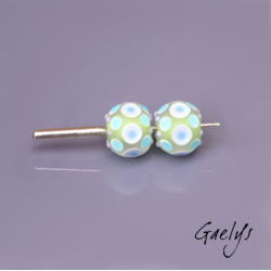 Grosses Perles Lampwork "Glacée"- duo de perles rondes - fond vert anis, points bleus, blancs, turquoise - verre depoli