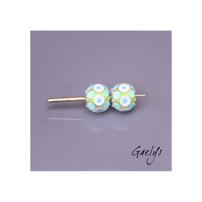 Grosses Perles Lampwork "Glacée"- duo de perles rondes - fond vert anis, points bleus, blancs, turquoise - verre depoli