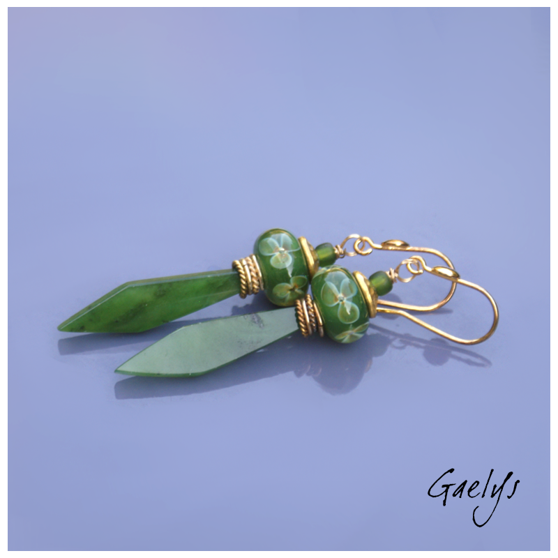 Foncombe – yellow gold vermeil earrings, jade daggers, borosilicate lampwork – green flowers