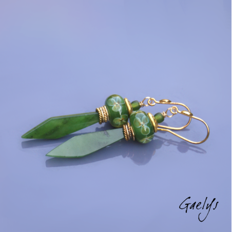 Foncombe – yellow gold vermeil earrings, jade daggers, borosilicate lampwork – green flowers