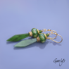 Foncombe - boucles d'oreille vermeil or jaune, dagues en jade, lampwork borosilicate - fleur vertes