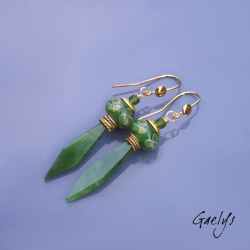 Foncombe – yellow gold vermeil earrings, jade daggers, borosilicate lampwork – green flowers