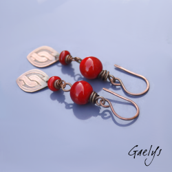 Arsinoe - bright red lampwork earrings - copper etching interlaced