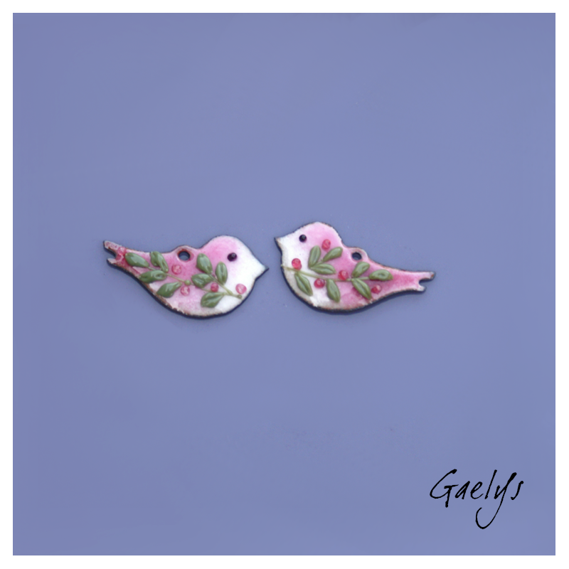 Mini pair of enamelled copper earring charms – Pink – Birds