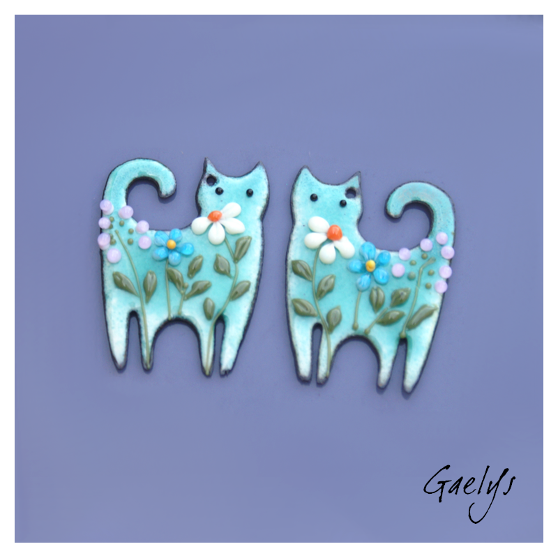 Paire de charm cuivre émaillé pour boucles d'oreille -  bleu vert - fleurs multicolores  - Chat