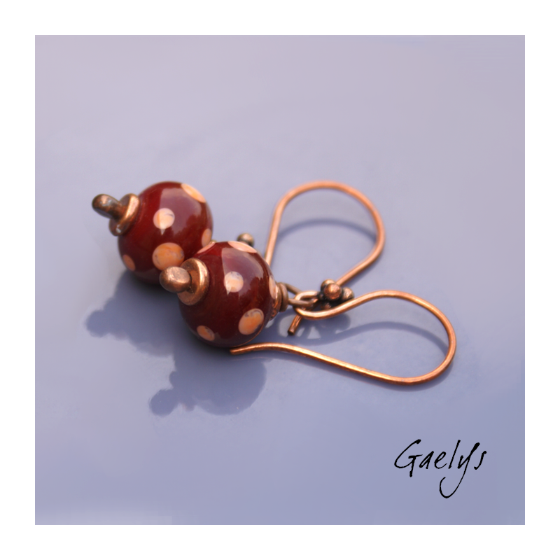 Viola – lampwork earrings, dark red with orange dots – copper
