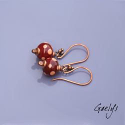 Viola - boucles oreilles lampwork rouge sombre pois orange - cuivre