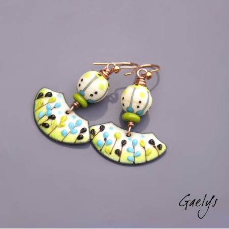 Buddie - boucles d'oreilles - perles lampwork depolies - ivoire / noir / bleu turquoise / vert anis