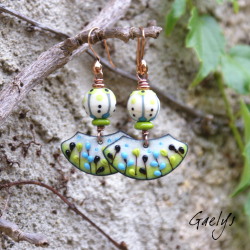 Buddie - boucles d'oreilles - perles lampwork depolies - ivoire / noir / bleu turquoise / vert anis