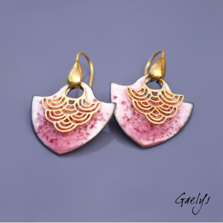 Tegashi rose - boucles d'oreille, vermeil or jaune et cuivre émaillés ivoire rose et frits de verre- Bohême Chic