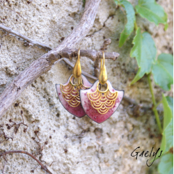 Tegashi rose - boucles d'oreille, vermeil or jaune et cuivre émaillés ivoire rose et frits de verre- Bohême Chic