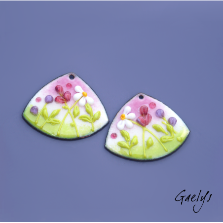 Paire de charm cuivre émaillé pour boucles d'oreille - fond  rose , vert anis - feuillage, fleur roses , violine