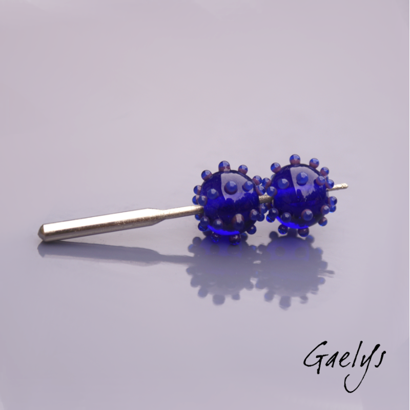 copy of Spiked beads – rondelle bead duo featuring a sea urchin dot pattern – transparent cobalt blue / purple