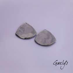 Paire de charm cuivre émaillé pour boucles d'oreille - fond  bleu ciel, vert doux- feuillage, fleur violette, paquerette