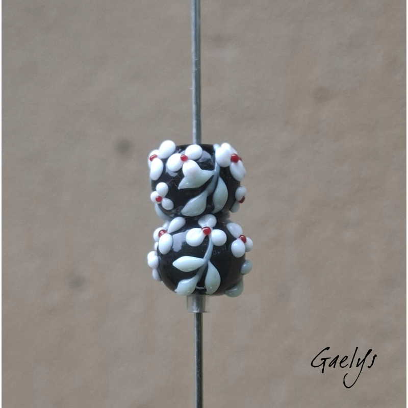 Perles Lampwork à fleurs - duo de perles rondes - fleurs  - fond noir / fleurs blanche coeur rouge, vert d'eau