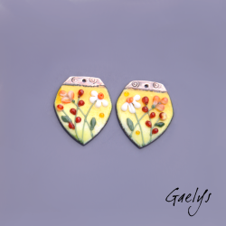Paire de charm cuivre émaillé pour boucles d'oreille - fond  jaune, vert - feuillage, fleur rouge, orange - martelage cuivre