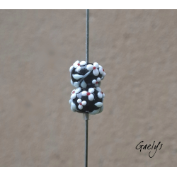 Perles Lampwork à fleurs - duo de perles rondes - fleurs  - fond noir / fleurs blanche coeur rouge, vert d'eau
