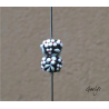 Perles Lampwork à fleurs - duo de perles rondes - fleurs  - fond noir / fleurs blanche coeur rouge, vert d'eau