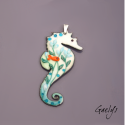 GRAND Hippocampe en cuivre émaillé  - bleu turquoise / bleu canard / blanc/  bleu milky - petit poisson orange