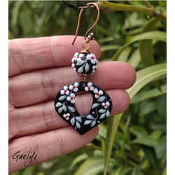 Perles Lampwork à fleurs - duo de perles rondes - fleurs  - fond noir / fleurs blanche coeur rouge, vert d'eau