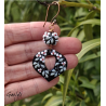 Perles Lampwork à fleurs - duo de perles rondes - fleurs  - fond noir / fleurs blanche coeur rouge, vert d'eau