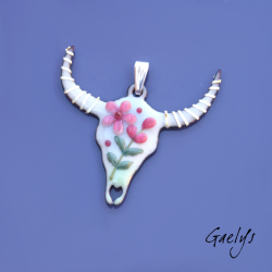 Crâne de buffle en cuivre émaillé  - bleu ciel / vert doux - floral rose
